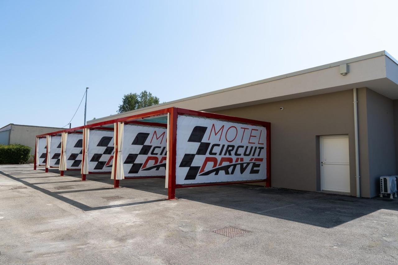Motel Circuit Drive Cingia De' Botti Экстерьер фото