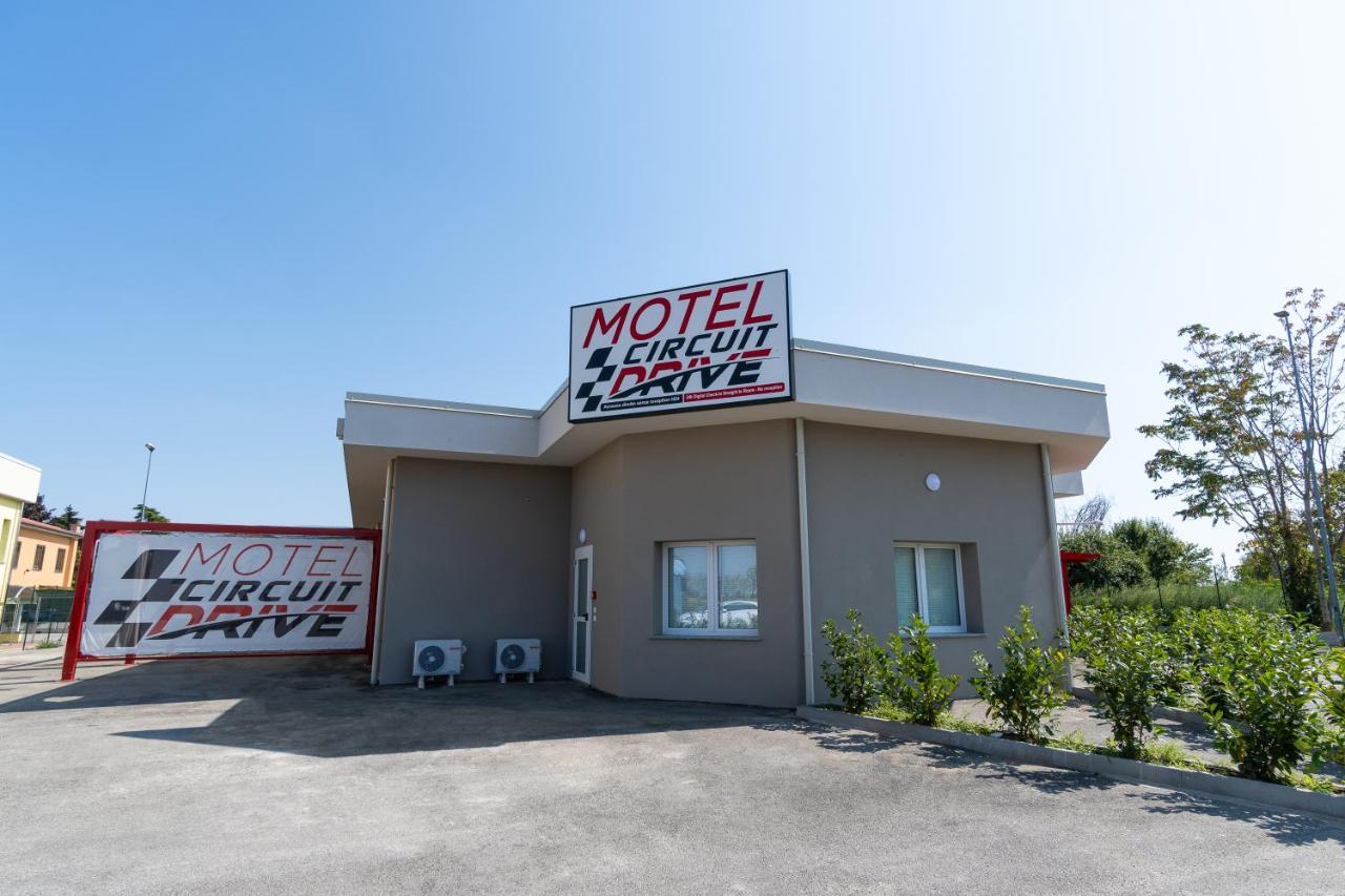 Motel Circuit Drive Cingia De' Botti Экстерьер фото